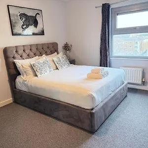 https://london-luxury-holiday-home-b.cambridgehotelsuk.com